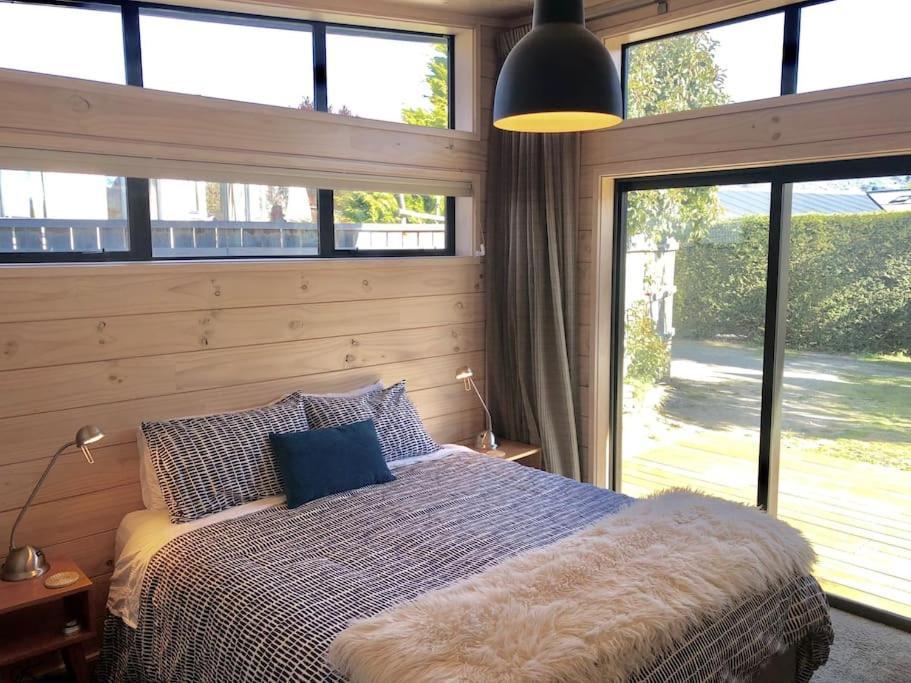 Modern Kowhai Cottage Wanaka Exterior photo
